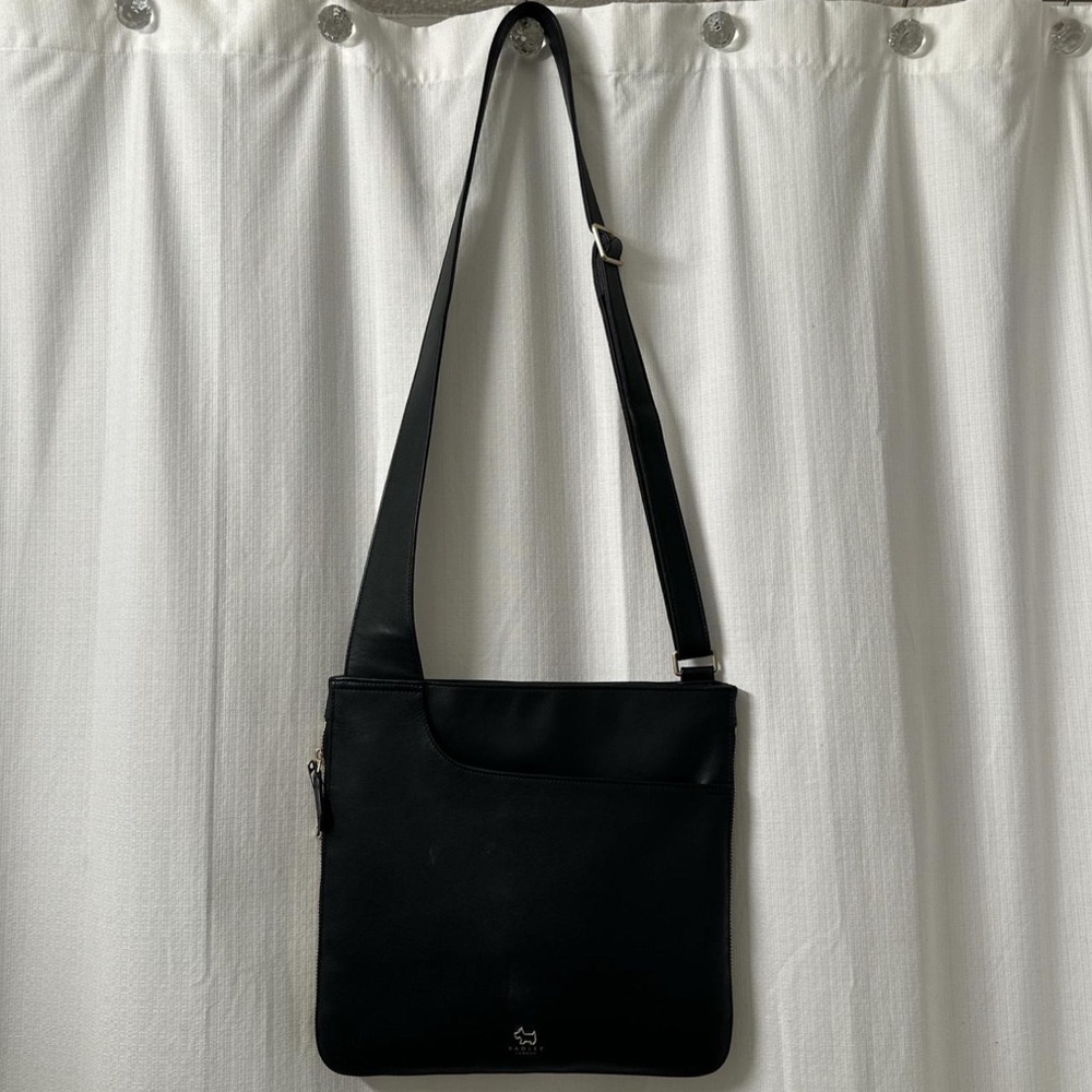 Radley London's Black Leather Classic Pocket Bag Crossbody